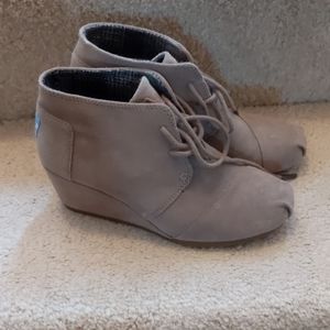 Tom's beige desert wedge booties.